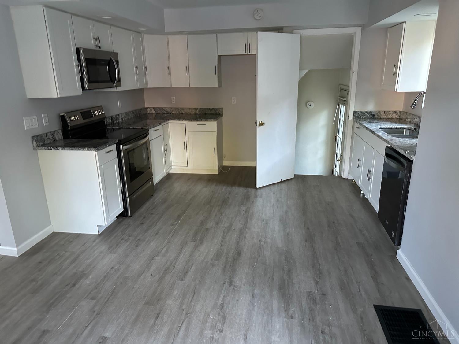 5866 Kennedy Avenue, Cincinnati, OH, 45213 — photo 4