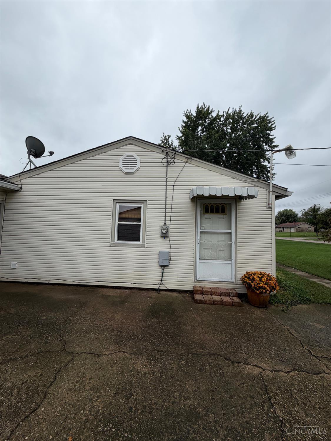 Photo 3 of Sale Pending at 300 Maple Ave, Carlisle, OH 45005 | MLS# 1893761 | Listing updated on 2026-09-23
