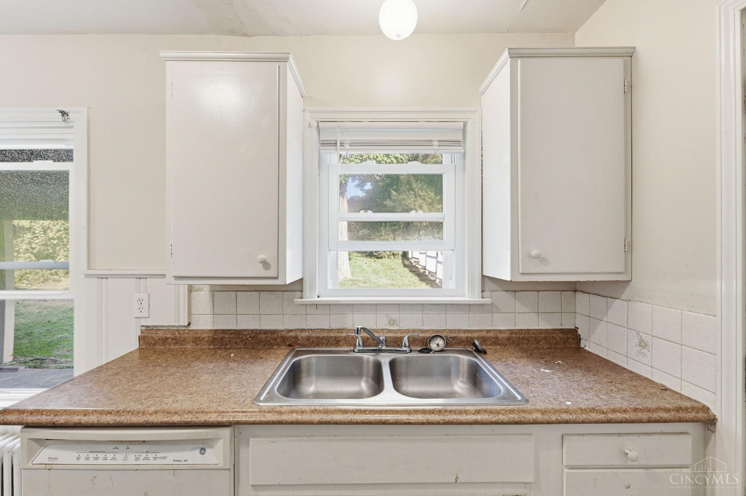 Photo 4 of Single family home for sale at 6814 Warder Dr, Springfield Twp., OH 45224 | MLS# 1894392 | Listing updated on 2026-09-23