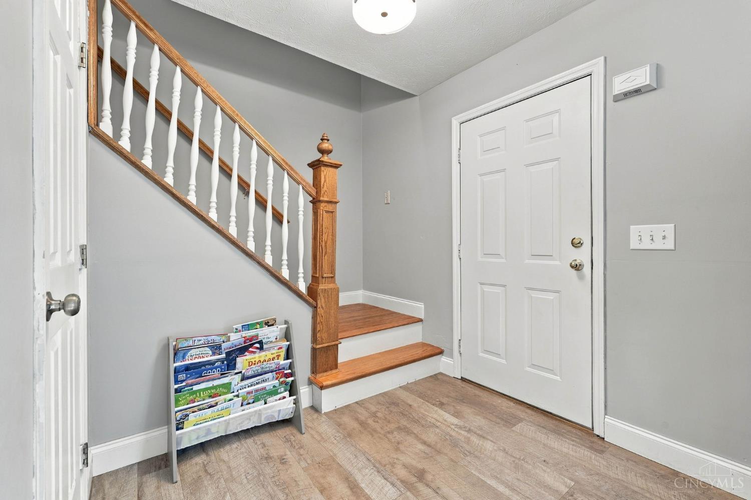 Photo 4 of Single family home for sale at 221 Clearbrook Dr, Franklin, OH 45005 | MLS# 1893972 | Listing updated on 2026-09-22