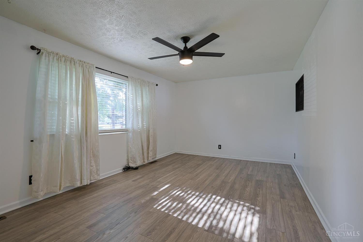 Photo 3 of Sale Pending at 907 Arthur St, Trenton, OH 45067 | MLS# 1894820 | Listing updated on 2026-09-22