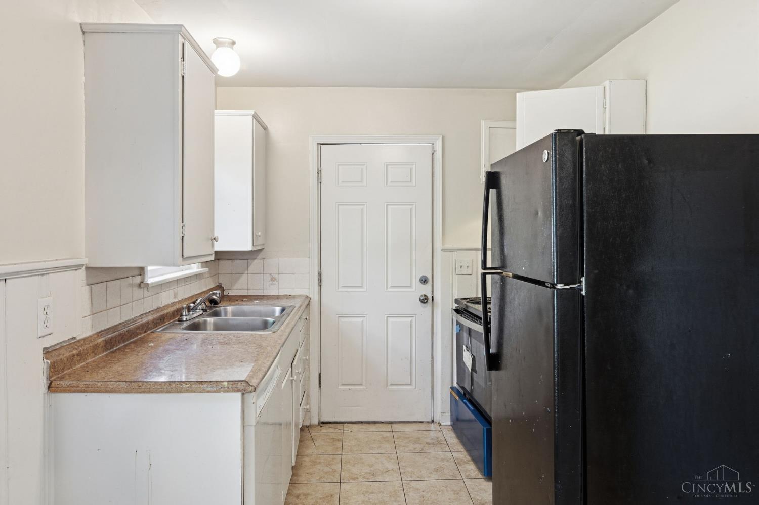 Photo 3 of Single family home for sale at 6814 Warder Dr, Springfield Twp., OH 45224 | MLS# 1894392 | Listing updated on 2026-09-23