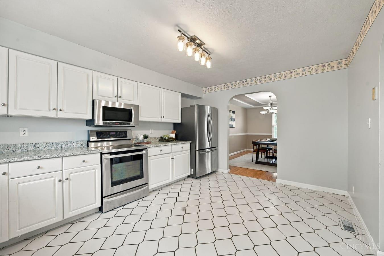 6831 Perinwood Drive, Green Twp, OH, 45248 — photo 17