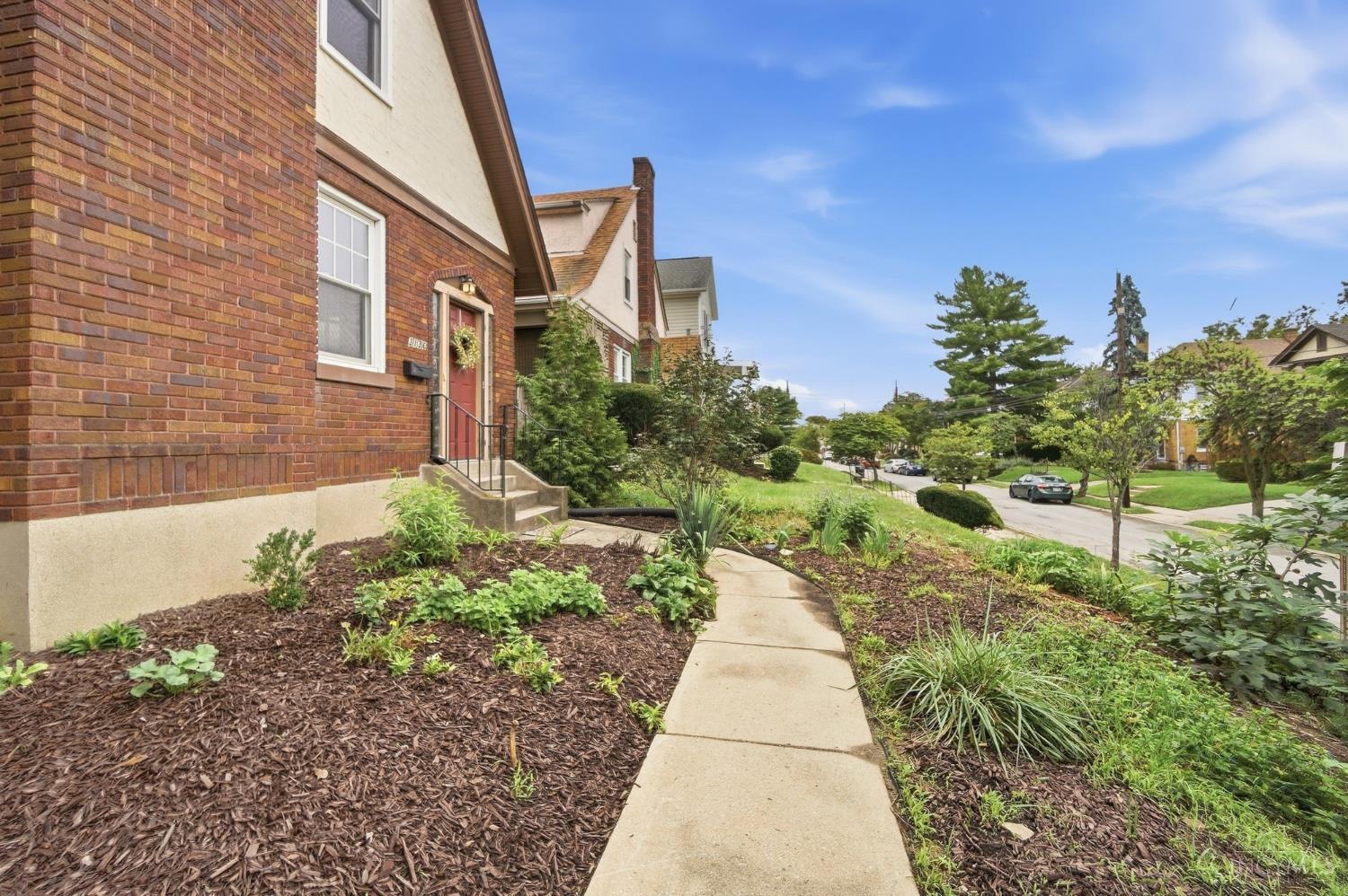 Listing Photo 5 - Condo for sale in building located at 3134 Parkview Ave, Cincinnati, OH 45213
