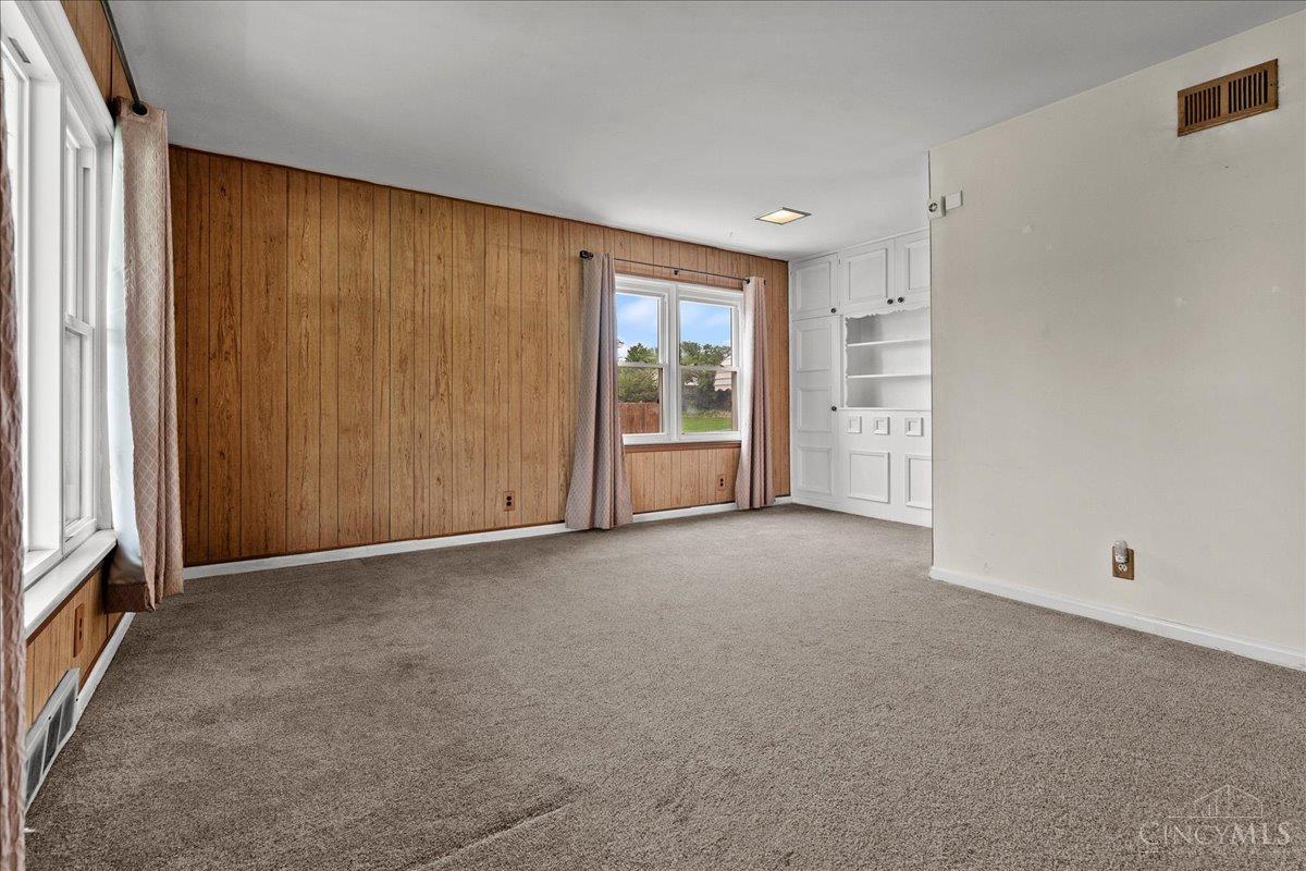 Photo 3 of Single family home for sale at 8536 Donegal Dr, Sycamore Twp, OH 45236 | MLS# 1894708 | Listing updated on 2026-09-25