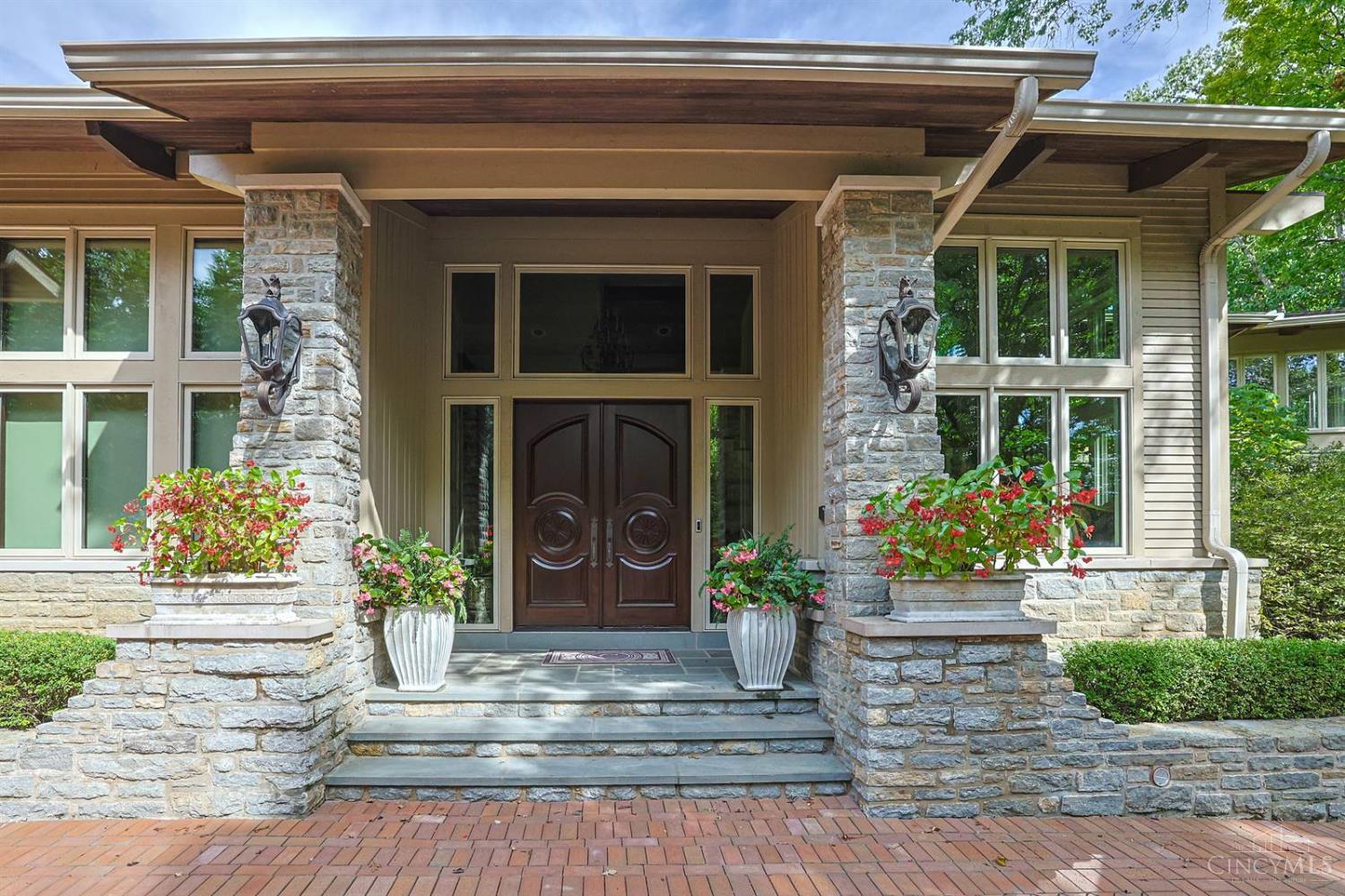 Photo 3 of Single family home for sale at 736 Elsinboro Dr, Cincinnati, OH 45226 | MLS# 1894723 | Listing updated on 2026-09-29