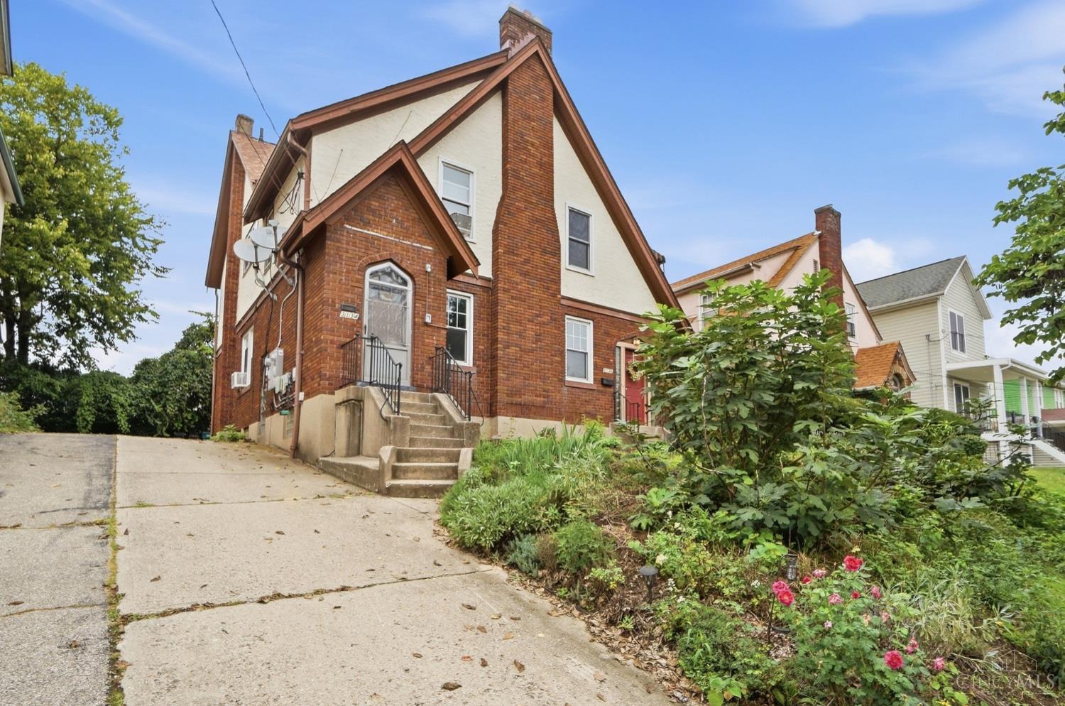 Listing Photo 4 - Condo for sale in building located at 3134 Parkview Ave, Cincinnati, OH 45213
