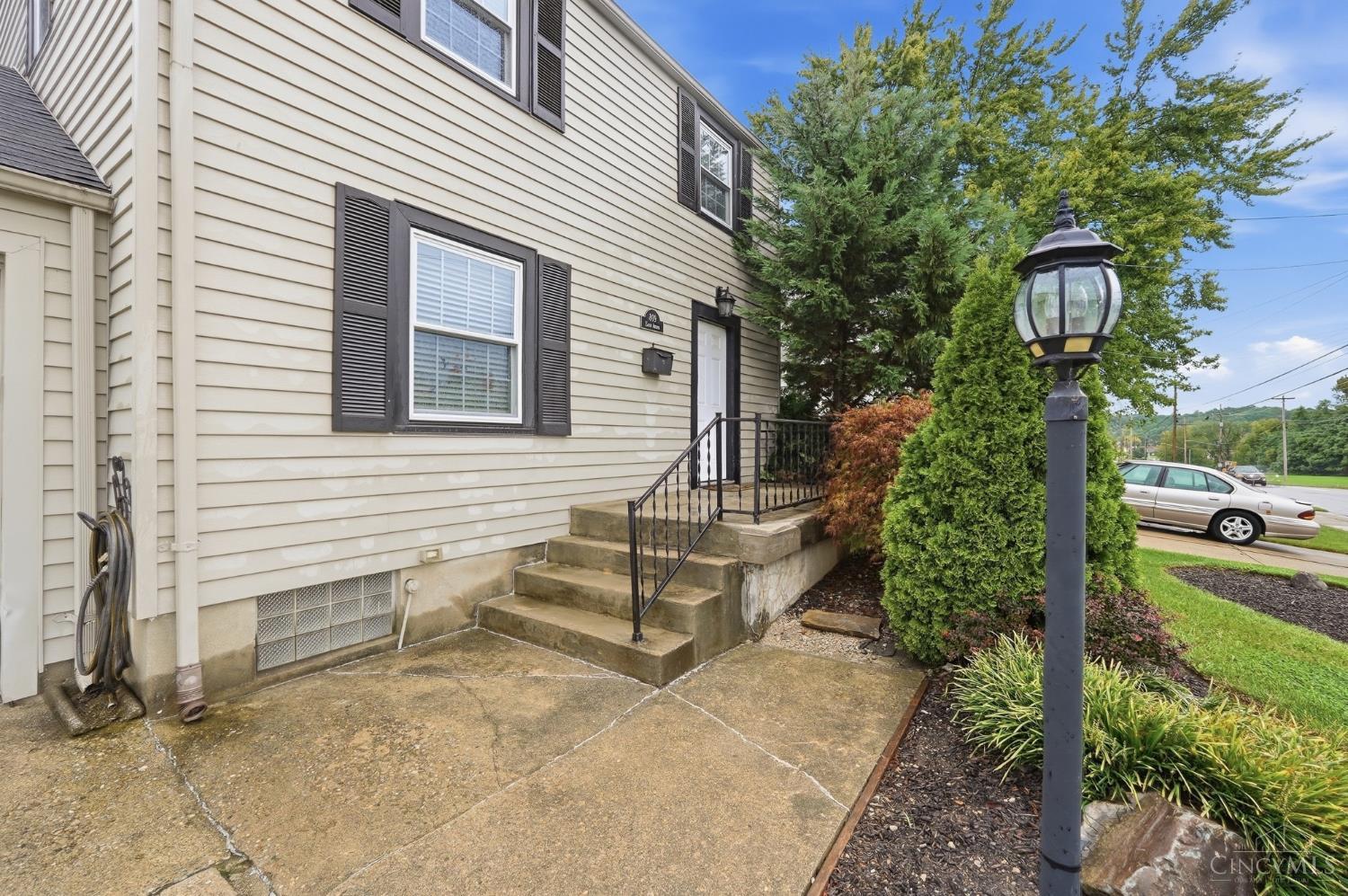 Photo 3 of Sale Pending at 809 Eaton Ave, Hamilton, OH 45013 | MLS# 1894026 | Listing updated on 2026-09-29