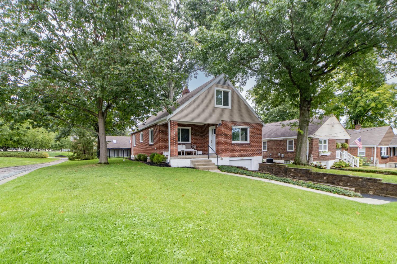 Photo 3 of Sale Pending at 7086 Shawnee Run Rd, Madeira, OH 45243 | MLS# 1893824 | Listing updated on 2026-10-05