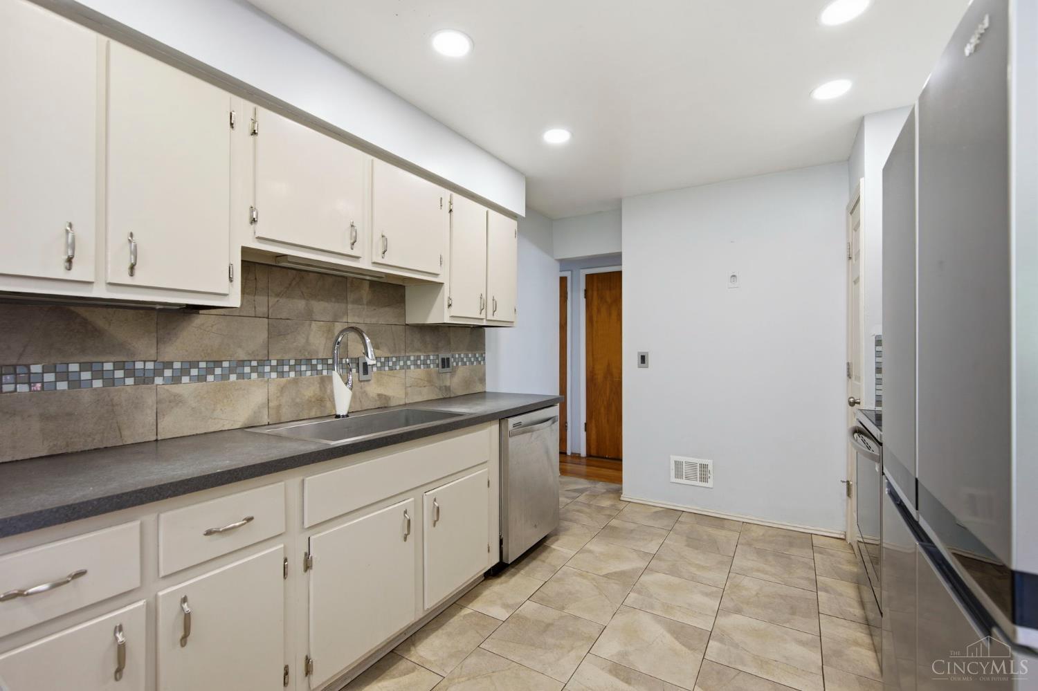 6556 Montevista Drive, Cincinnati, OH, 45224 — photo 12