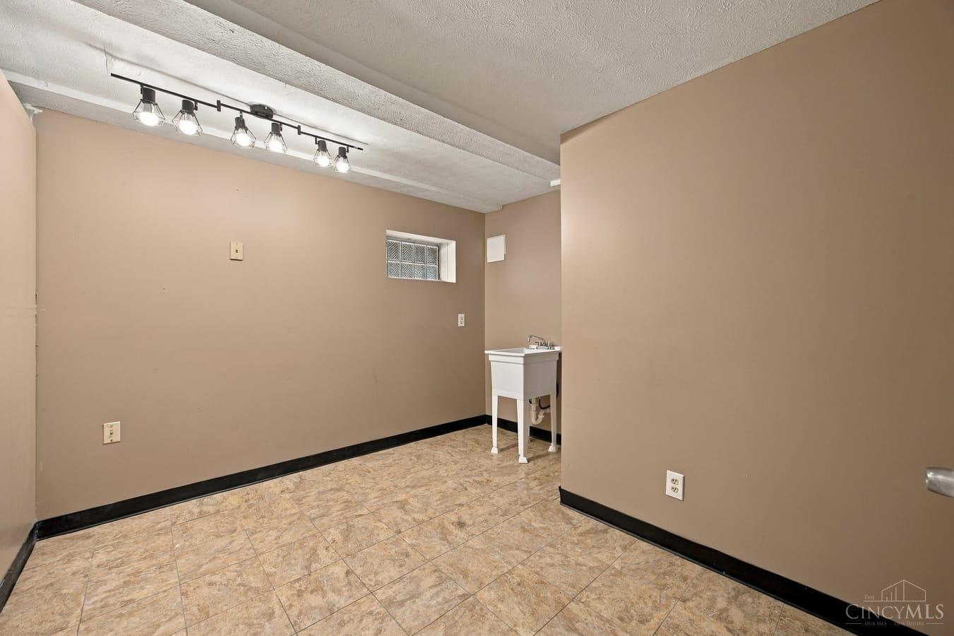 6831 Perinwood Drive, Green Twp, OH, 45248 — photo 42