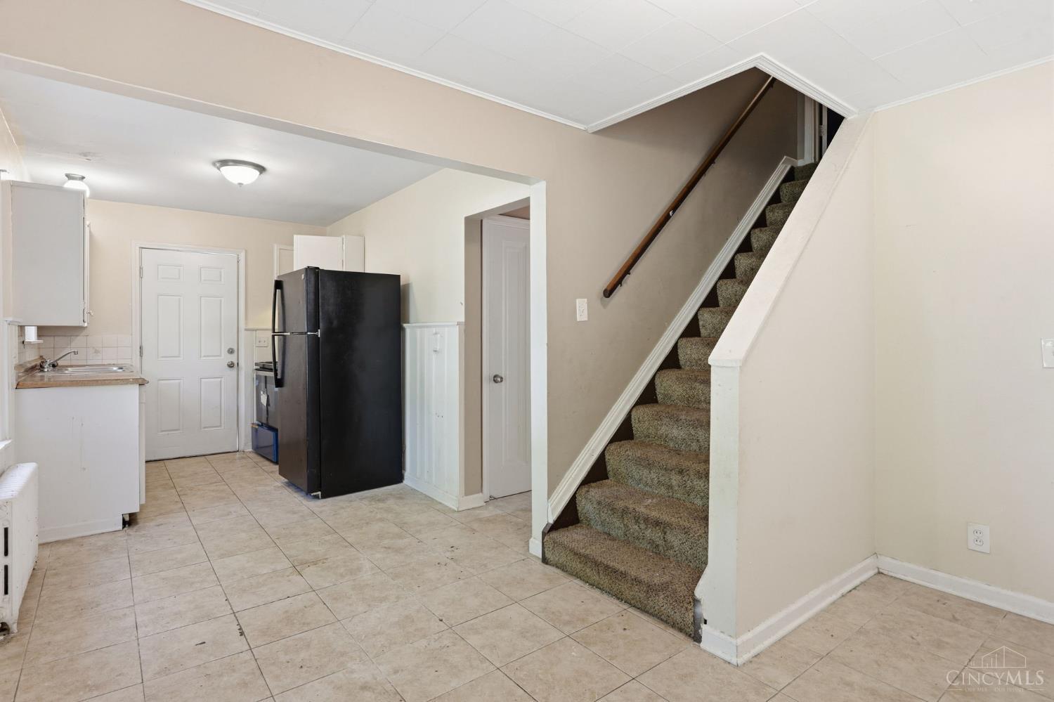 Photo 2 of Single family home for sale at 6814 Warder Dr, Springfield Twp., OH 45224 | MLS# 1894392 | Listing updated on 2026-09-23
