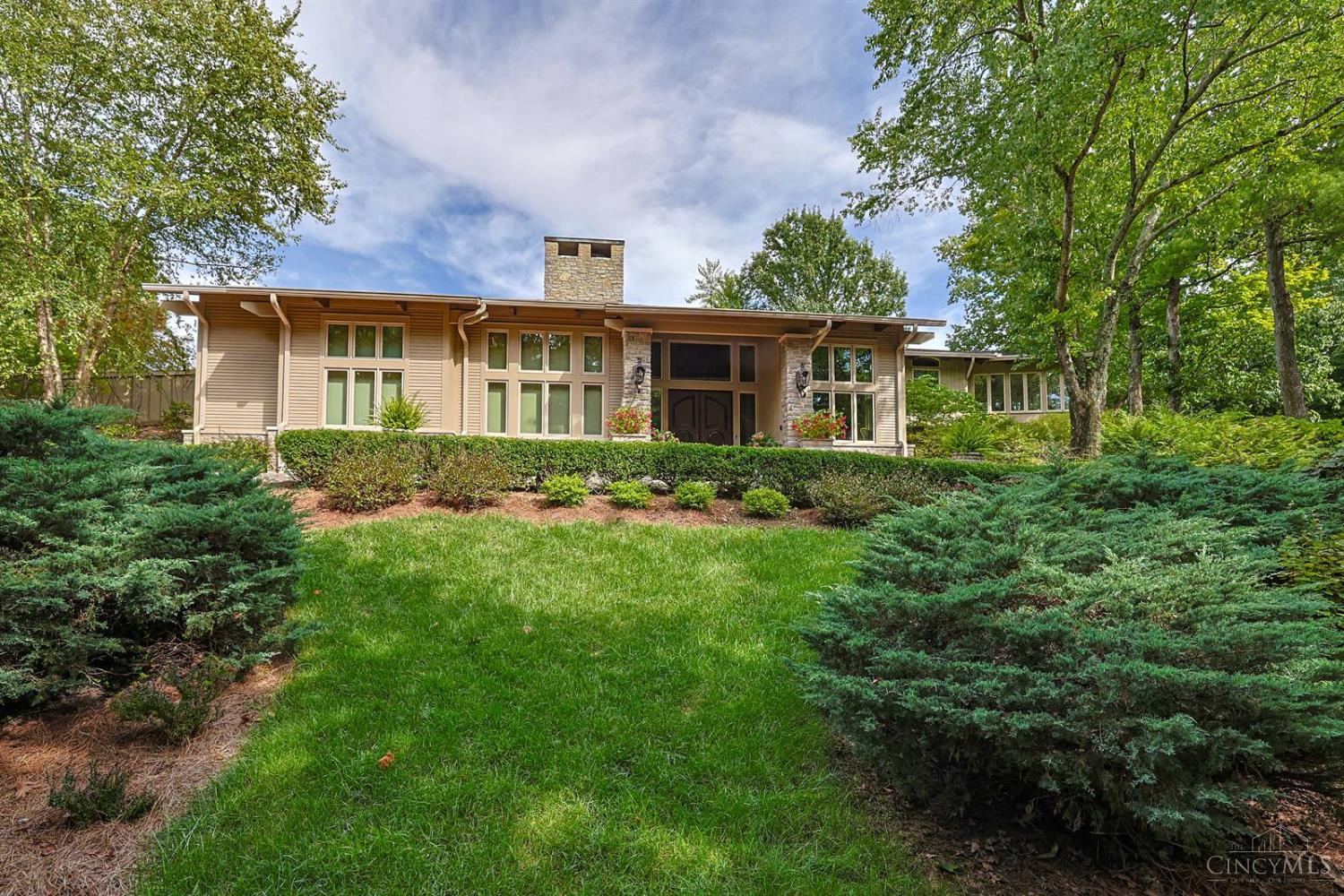 Photo 3 of Single family home for sale at 736 Elsinboro Dr, Cincinnati, OH 45226 | MLS# 1894723 | Listing updated on 2026-09-29