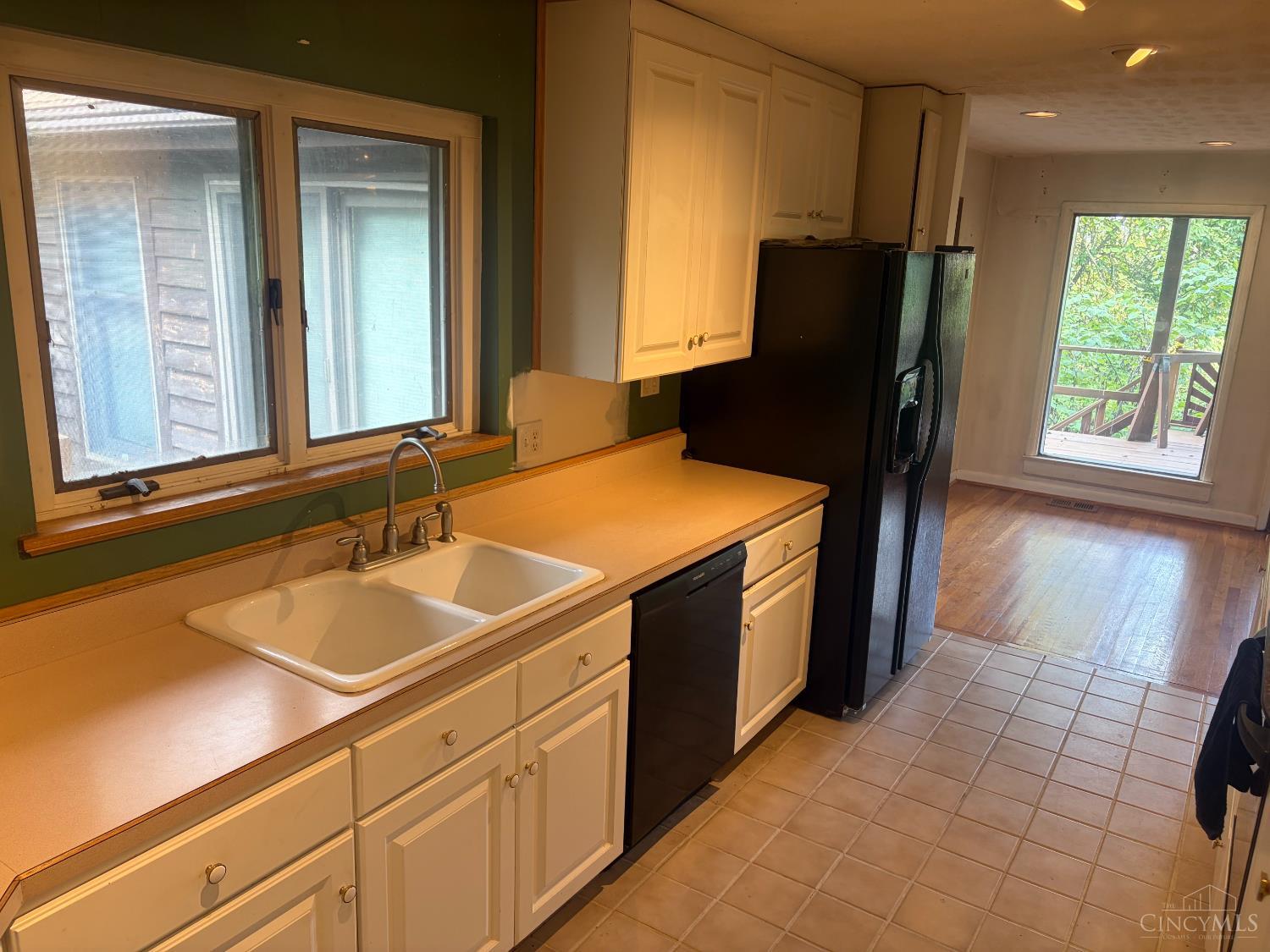 Photo 4 of Single family home for sale at 454 Beechtree Dr, Springfield Twp., OH 45224 | MLS# 1894913 | Listing updated on 2026-09-24