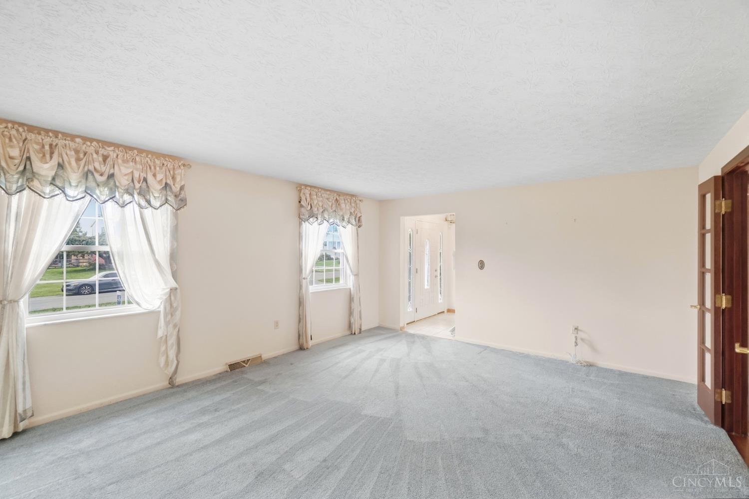 Photo 3 of Sale Pending at 7637 Delview Dr, West Chester, OH 45069 | MLS# 1894600 | Listing updated on 2026-09-28