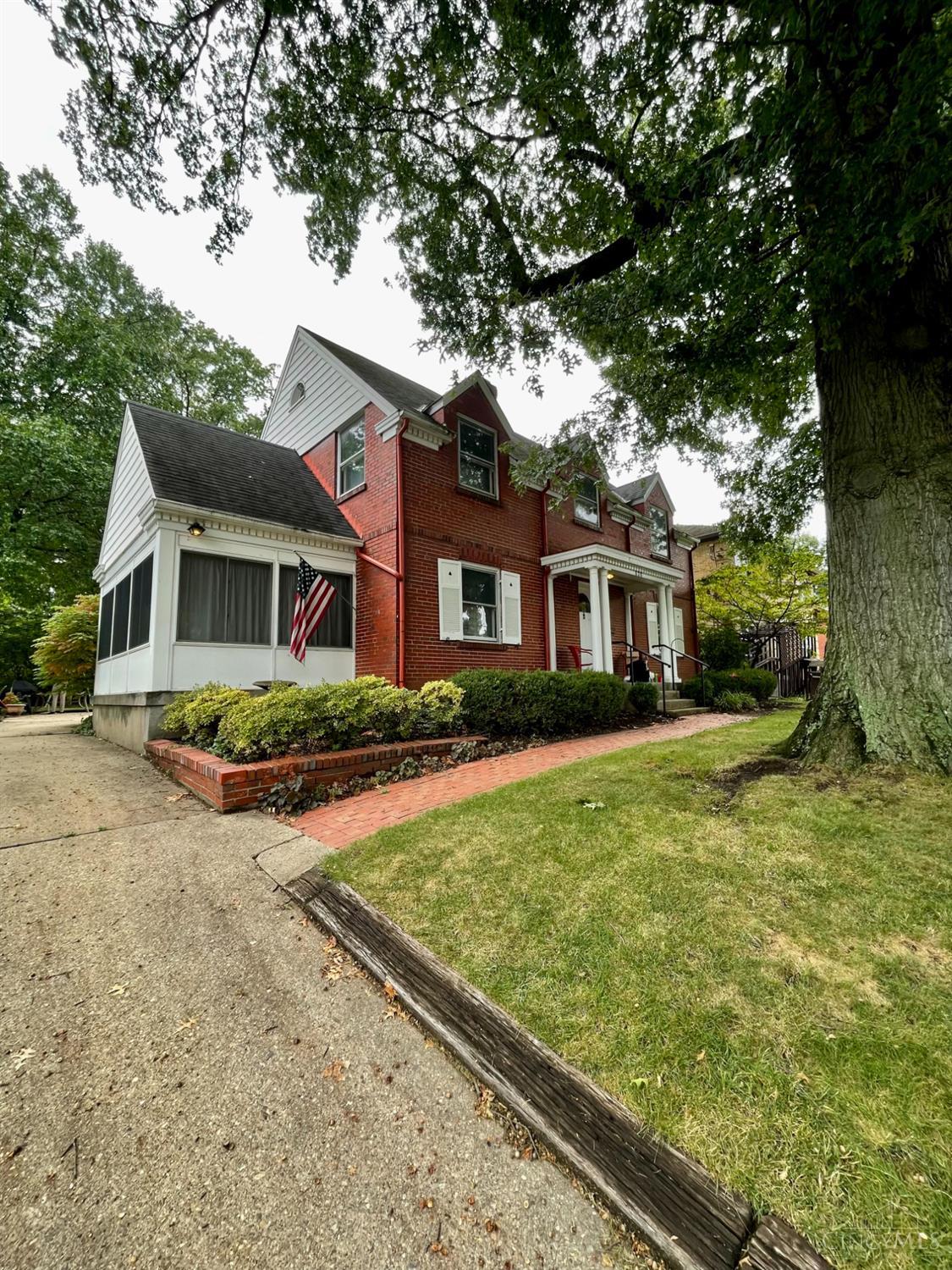 Photo 3 of Single family home for sale at 839 Hermosa Ave, Cincinnati, OH 45238 | MLS# 1894956 | Listing updated on 2026-09-24