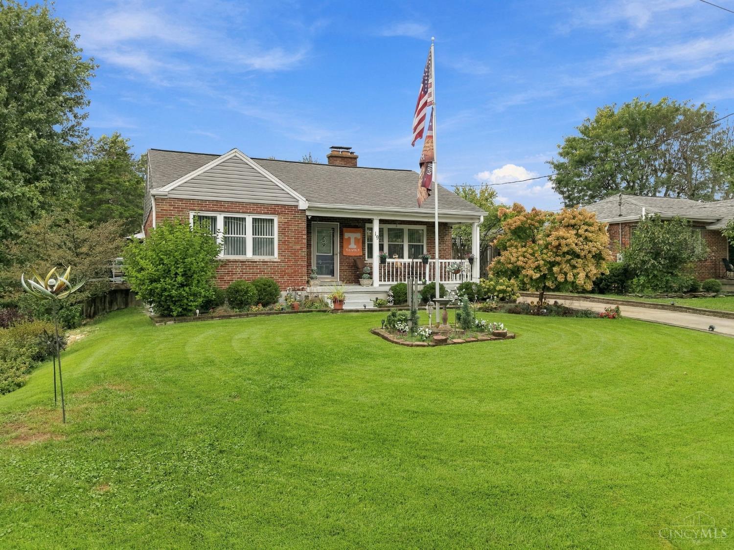 Photo 2 of Single family home for sale at 19 Crestmont Dr, Reading, OH 45215 | MLS# 1894374 | Listing updated on 2026-09-25