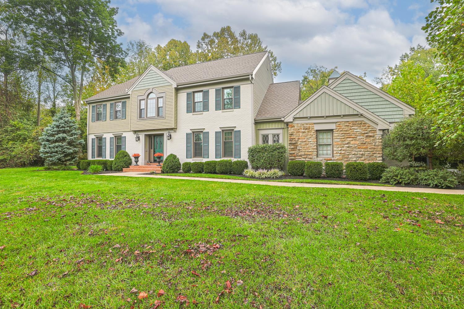Photo 3 of Sale Pending at 7712 Coldstream Woods Dr, Anderson Twp, OH 45255 | MLS# 1894105 | Listing updated on 2026-09-29