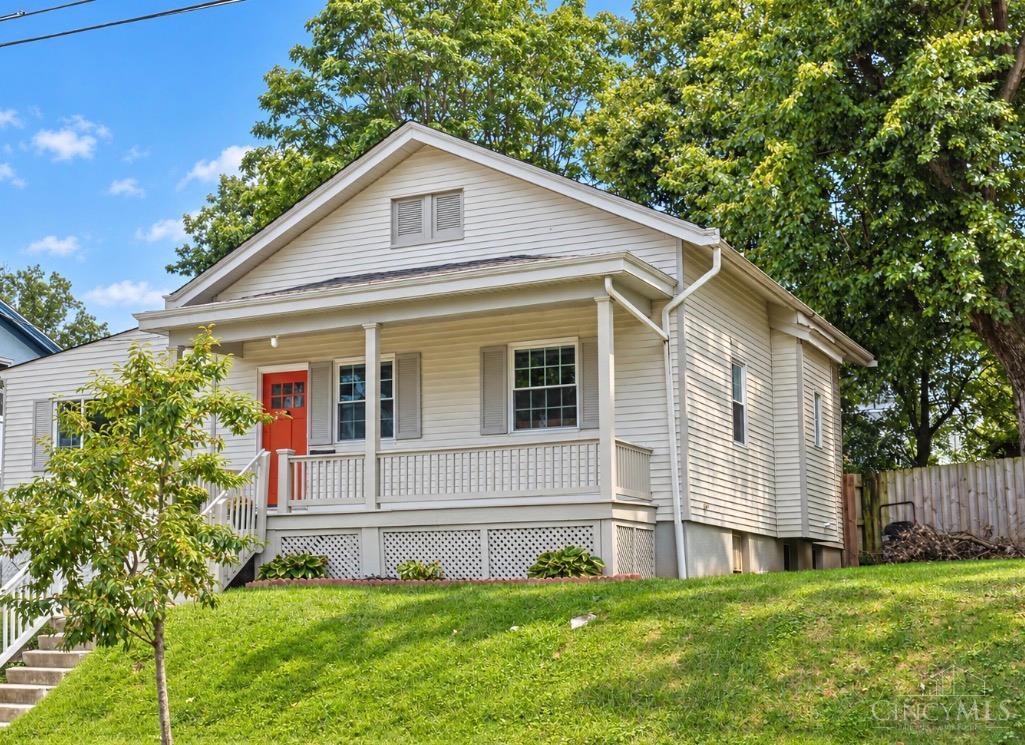Photo 3 of Single family home for sale at 2529 Ridgeland Pl, Cincinnati, OH 45212 | MLS# 1894941 | Listing updated on 2026-09-23