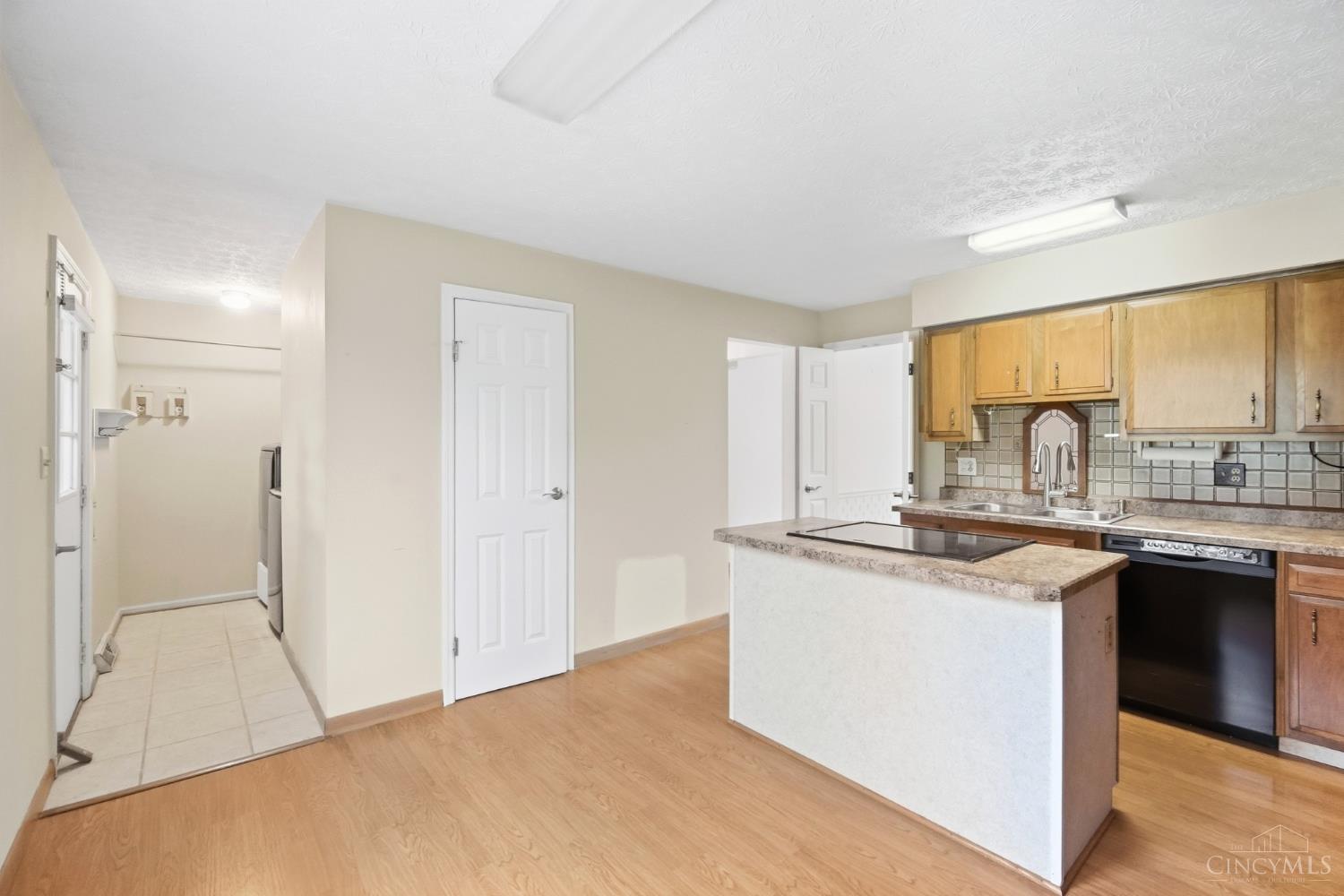 Photo 4 of Sale Pending at 7637 Delview Dr, West Chester, OH 45069 | MLS# 1894600 | Listing updated on 2026-09-28