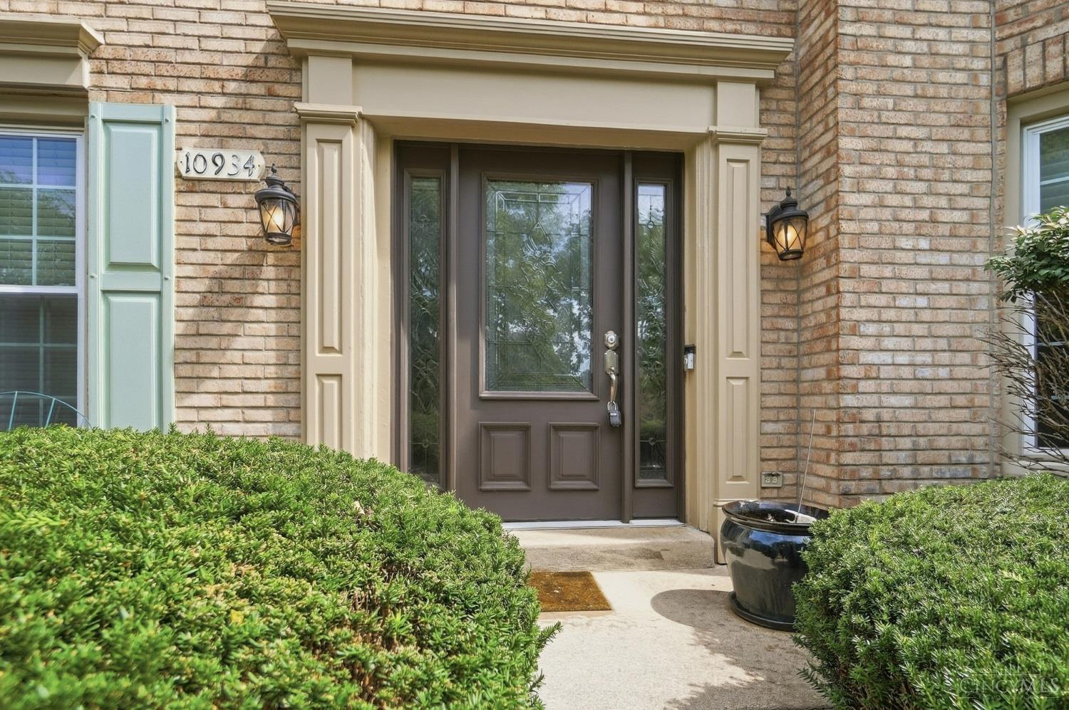 Photo 4 of Single family home for sale at 10934 Fallstone Dr, Springdale, OH 45246 | MLS# 1894937 | Listing updated on 2026-09-24