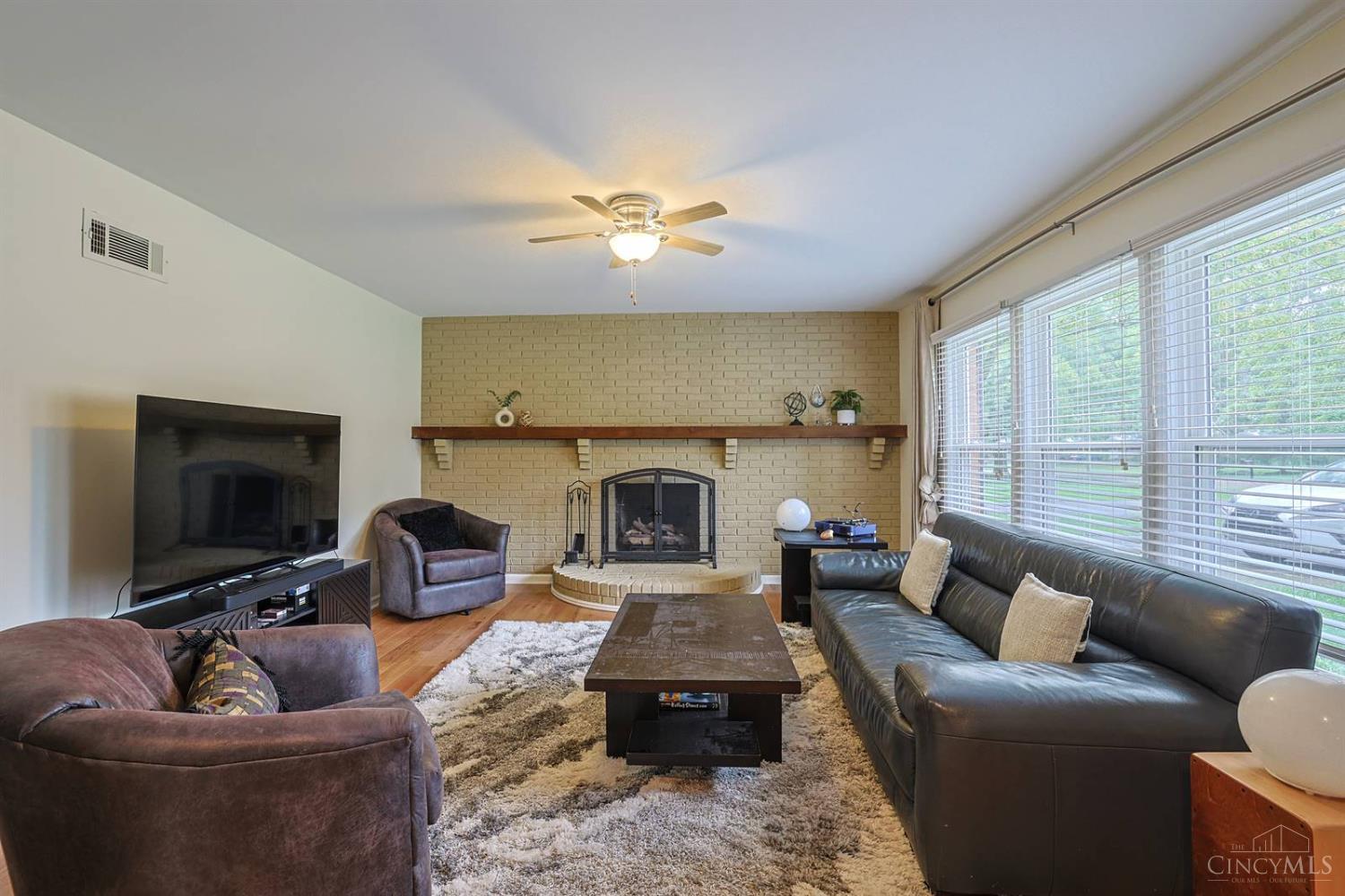 Photo 4 of Sale Pending at 10111 Zig Zag Rd, Blue Ash, OH 45242 | MLS# 1894968 | Listing updated on 2026-09-29