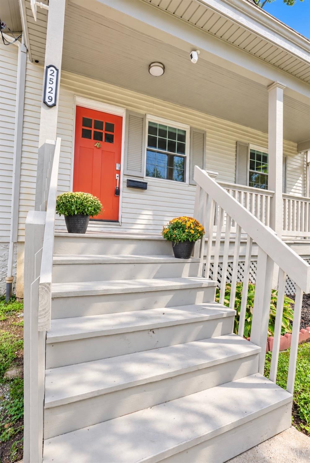 Photo 3 of Single family home for sale at 2529 Ridgeland Pl, Cincinnati, OH 45212 | MLS# 1894941 | Listing updated on 2026-09-23
