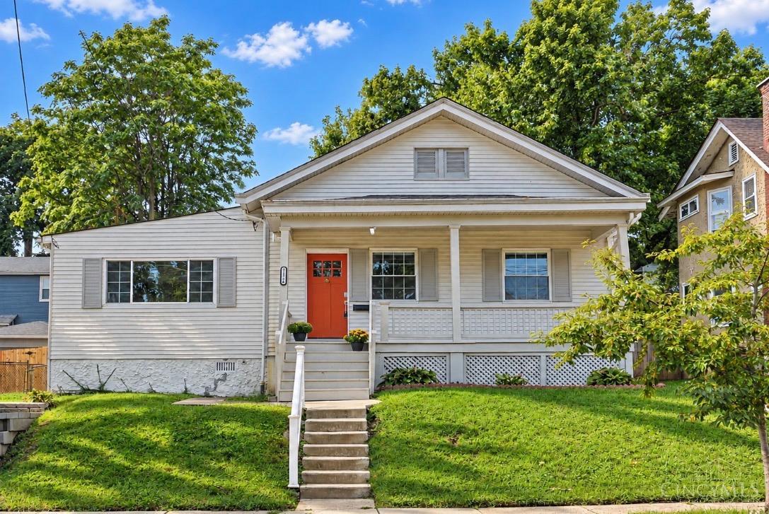 Photo 2 of Single family home for sale at 2529 Ridgeland Pl, Cincinnati, OH 45212 | MLS# 1894941 | Listing updated on 2026-09-23