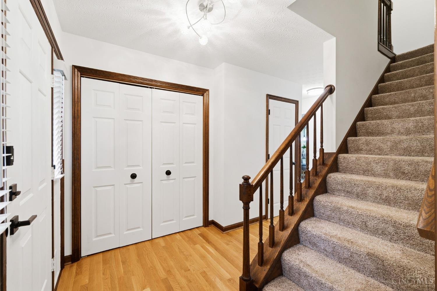 Photo 4 of Sale Pending at 1402 Whitaker Ln, Batavia Twp, OH 45102 | MLS# 1894914 | Listing updated on 2026-09-28