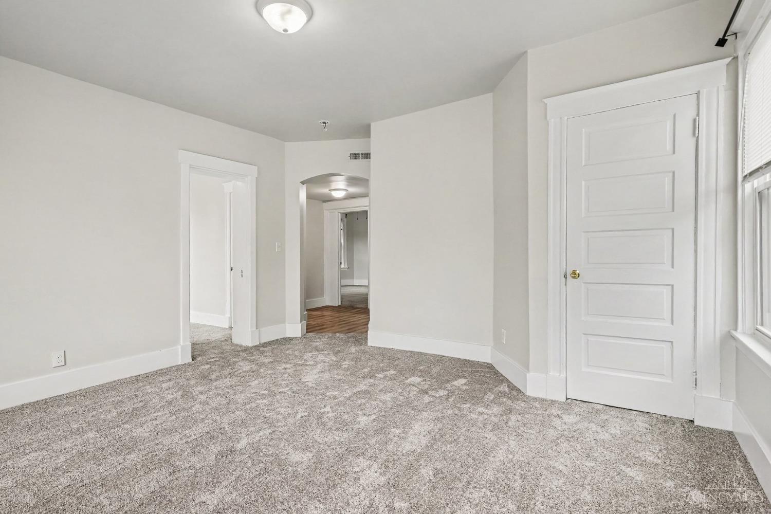 Listing Photo 5 - Condo for sale in building located at 2021 Burnet Ave, Cincinnati, OH 45219