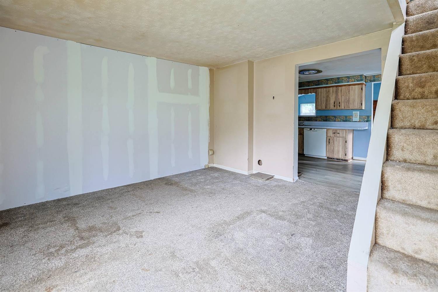 Photo 4 of Single family home for sale at 1081 Mckelvey Rd, Springfield Twp., OH 45231 | MLS# 1894975 | Listing updated on 2026-09-24