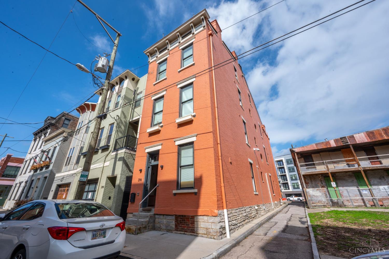 206 Wade Street