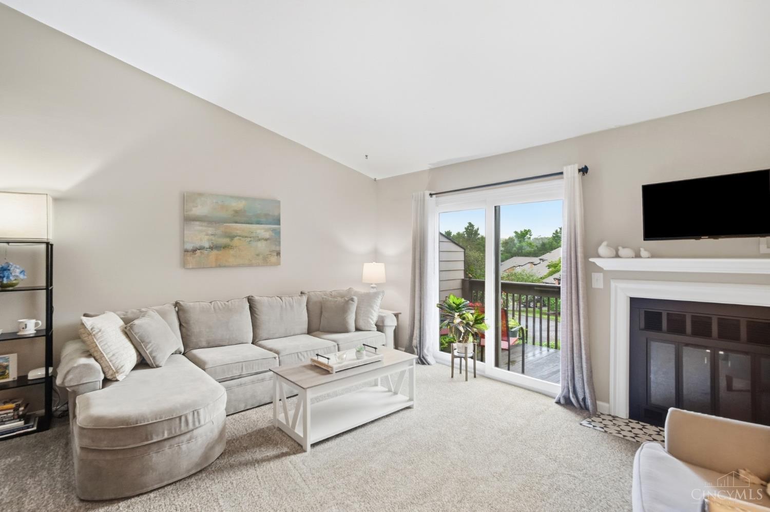 Listing Photo 5 - Condo for sale in building located at 2211 Clough Ridge Dr, Cincinnati, OH 45230