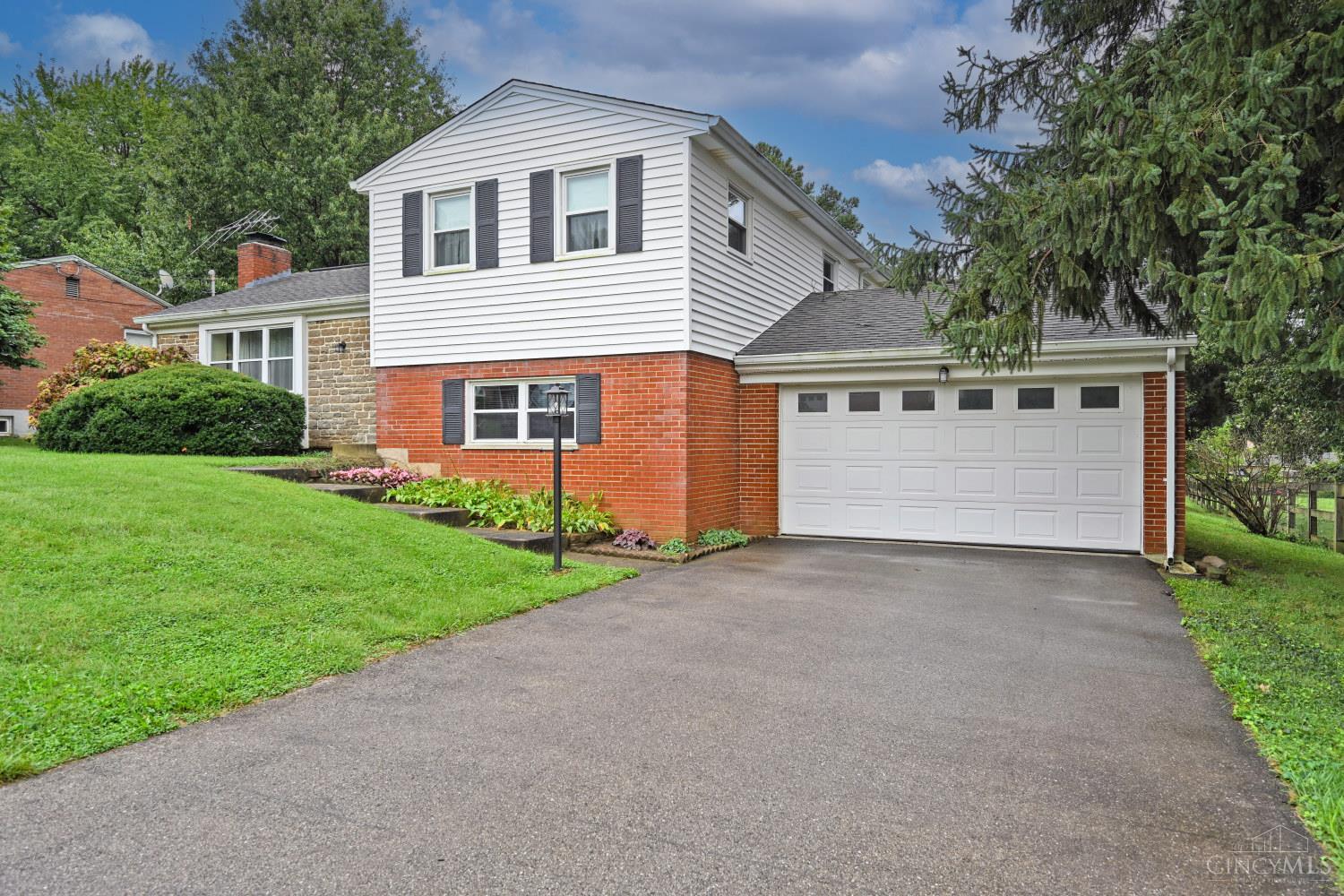Photo 3 of Sale Pending at 8397 Holiday Hills Dr, Anderson Twp, OH 45255 | MLS# 1895119 | Listing updated on 2026-09-27
