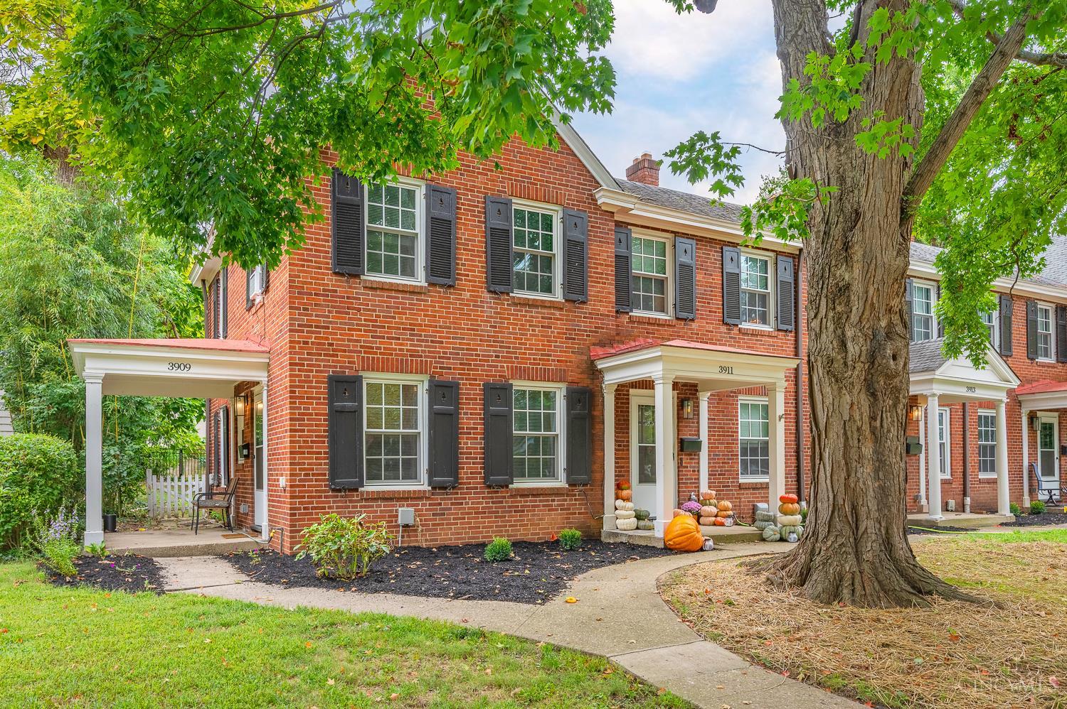 Listing Photo 4 - Condo for sale in building located at 3909 Beech St, Mariemont, OH 45227