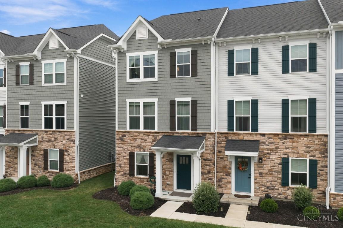 Photo 2 of Townhouse for sale at 5 Wentworth Ln, Cincinnati, OH 45236 | MLS# 1895047 | Listing updated on 2026-09-24