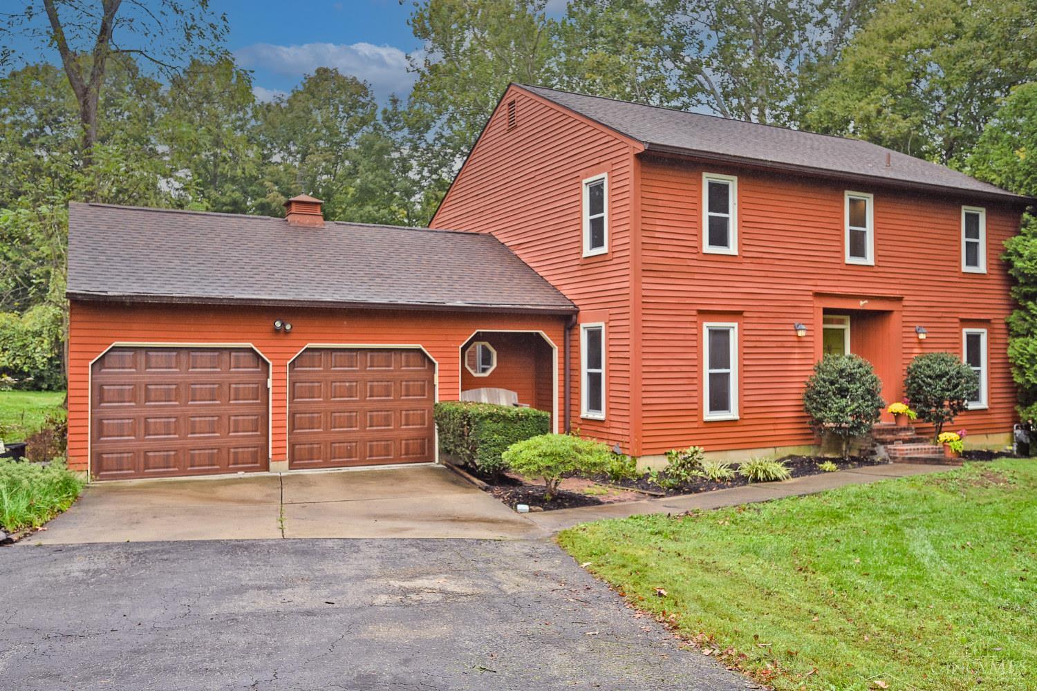 Photo 4 of Sale Pending at 6625 W Knollwood Cir, Miami Twp, OH 45140 | MLS# 1895070 | Listing updated on 2026-09-28