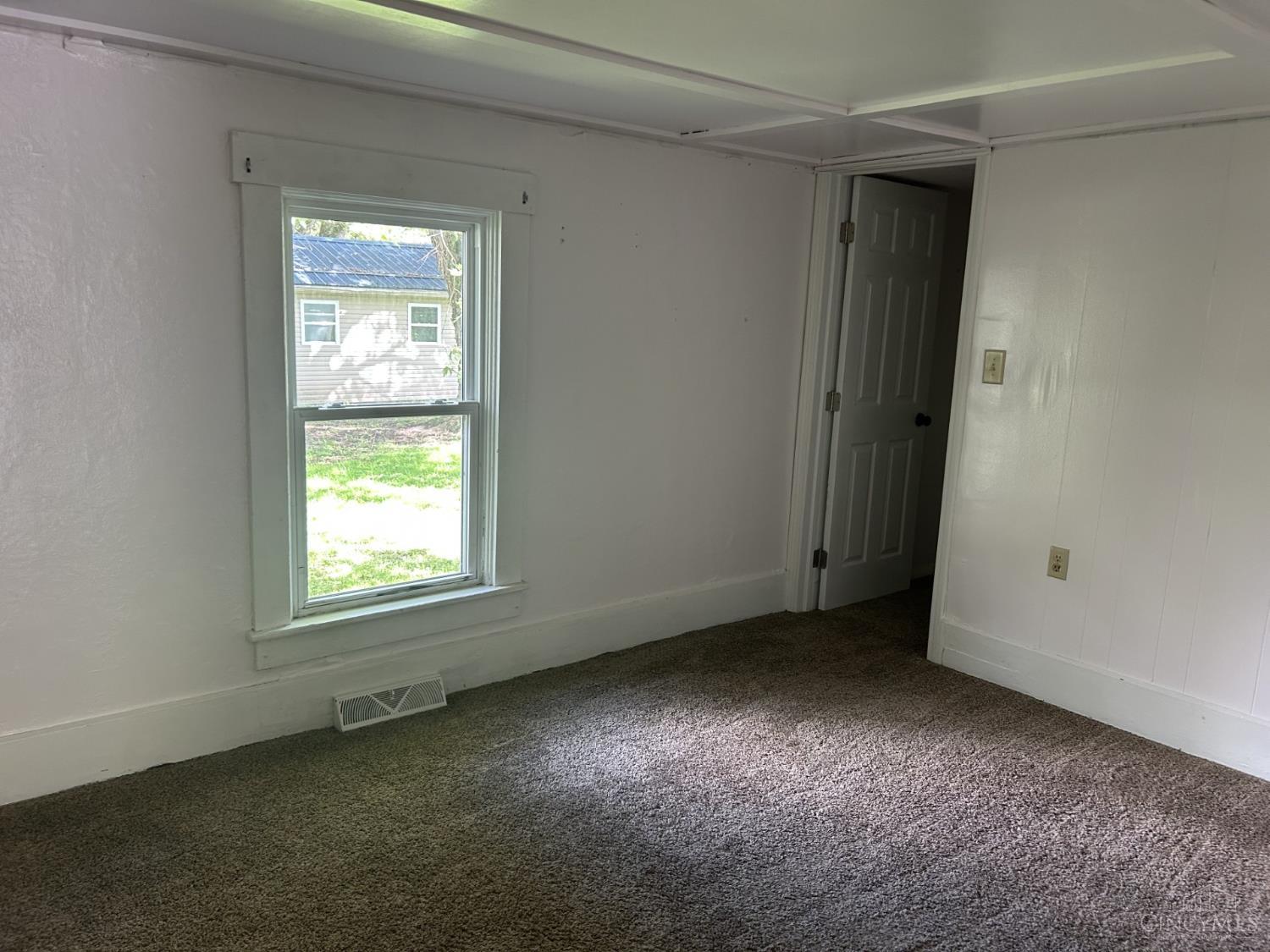 Photo 4 of Single family home for sale at 150 N Fairfield St, Leesburg, OH 45135 | MLS# 1893101 | Listing updated on 2026-09-24