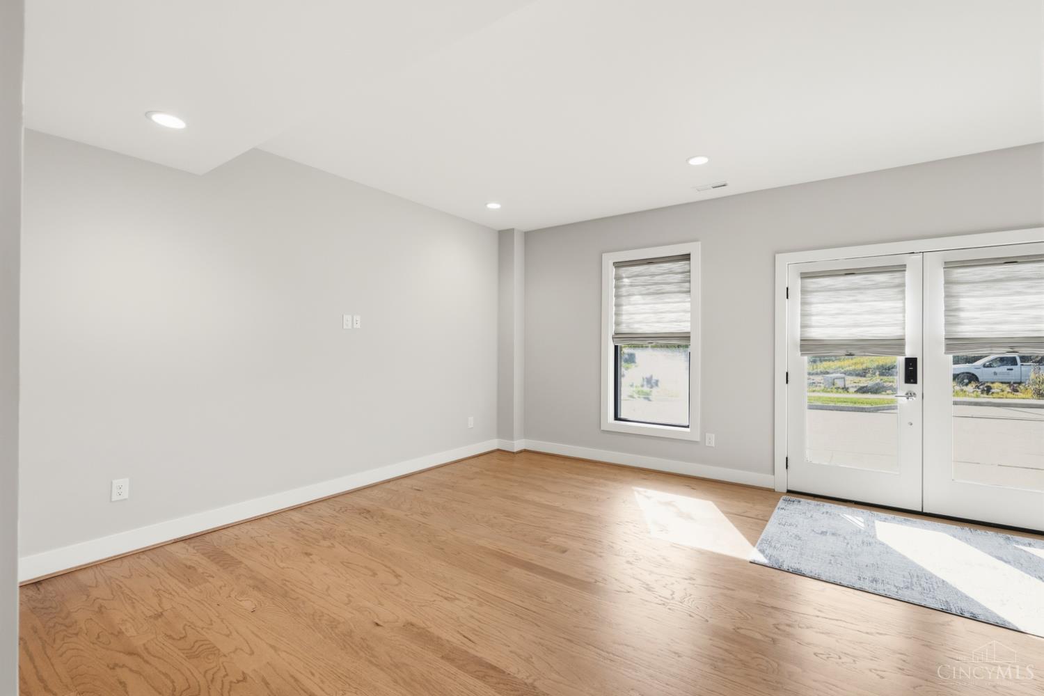 Photo 3 of Townhouse for sale at 4252 Parkview Dr, Blue Ash, OH 45242 | MLS# 1895007 | Listing updated on 2026-09-30