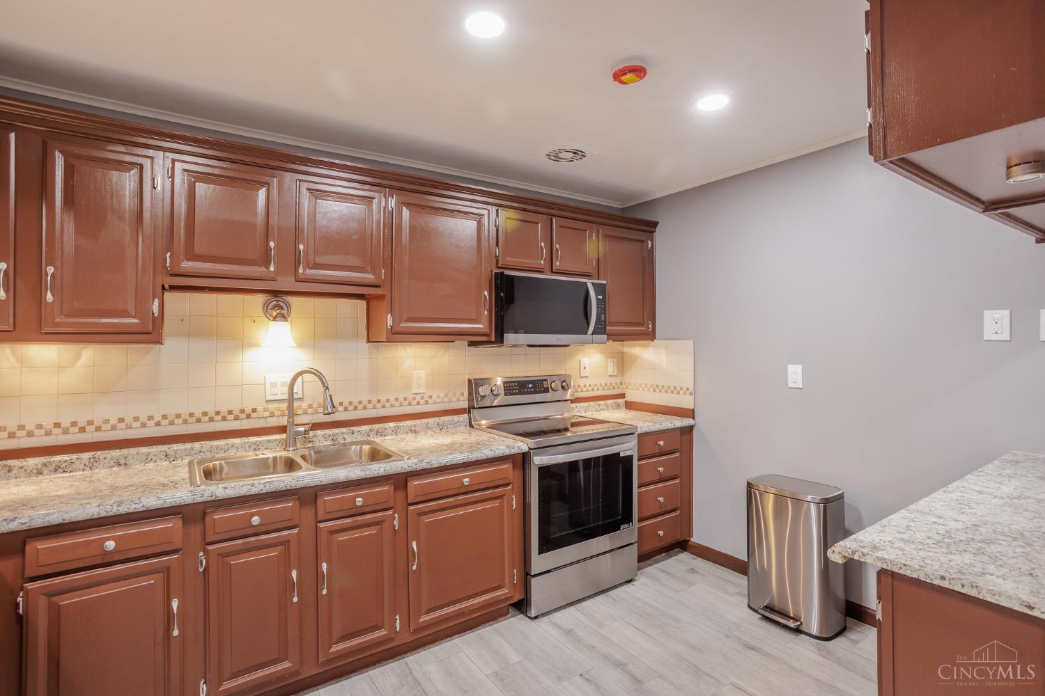 Photo 4 of Single family home for sale at 8763 Zodiac Dr, Springfield Twp., OH 45231 | MLS# 1895171 | Listing updated on 2026-09-26