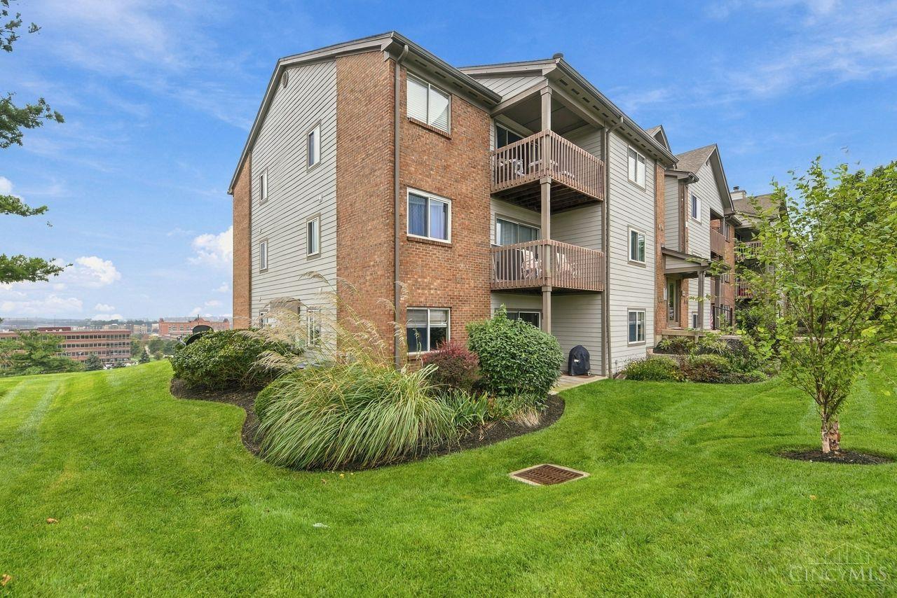 Photo 3 of Sale Pending at 8929 Eagleview Dr #1, West Chester, OH 45069 | MLS# 1892483 | Listing updated on 2026-10-01