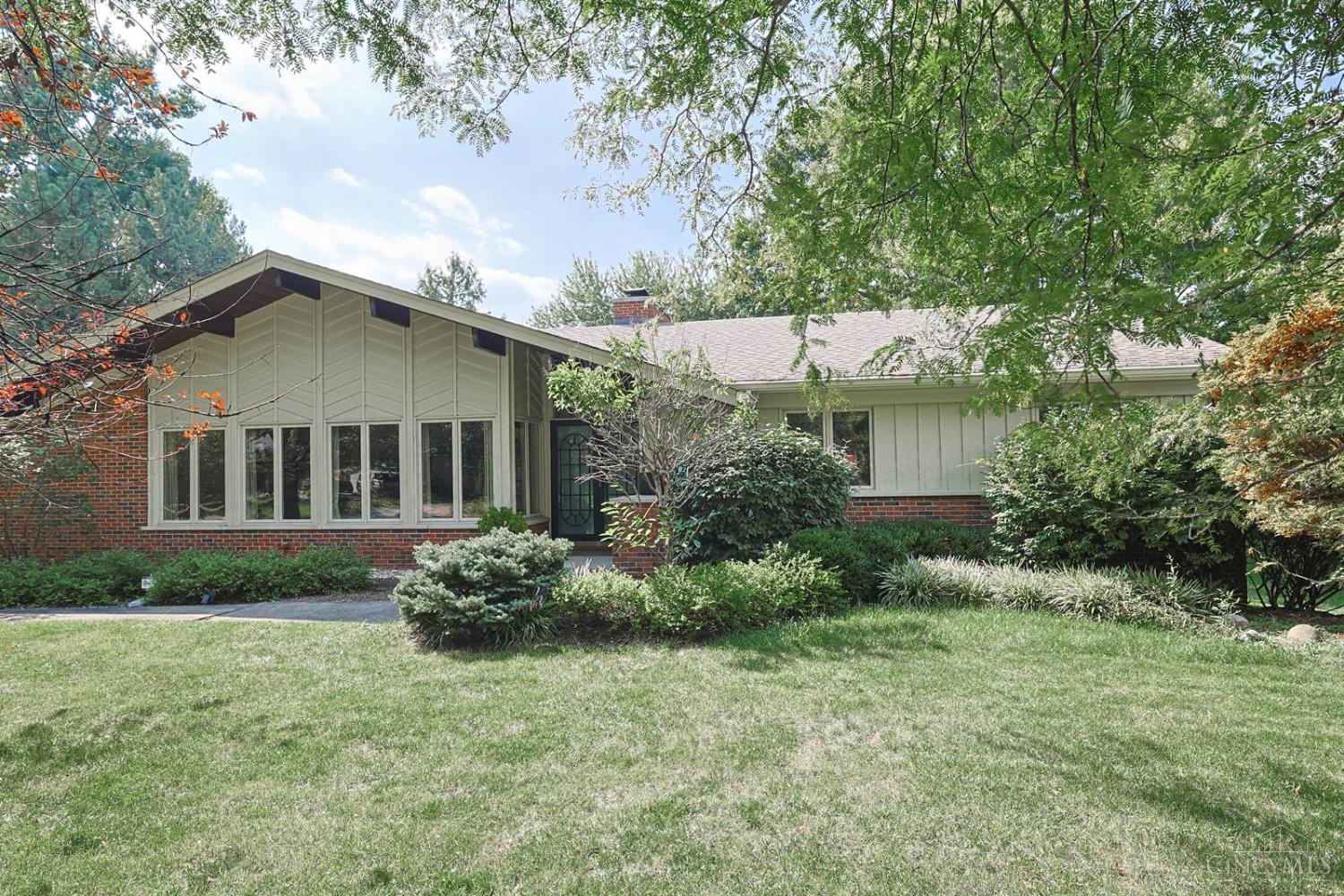 Photo 2 of Single family home for sale at 7673 Greenfarms Dr, Springfield Twp., OH 45224 | MLS# 1895027 | Listing updated on 2026-09-26