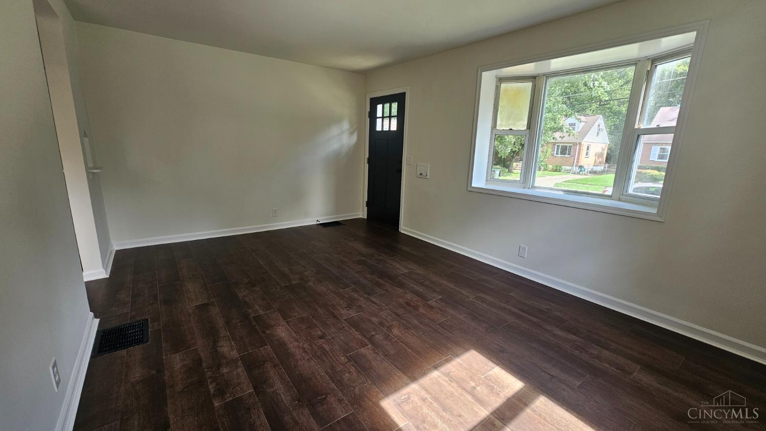 Photo 3 of Single family home for sale at 6925 Pin Oak Dr, Cincinnati, OH 45239 | MLS# 1895256 | Listing updated on 2026-09-25