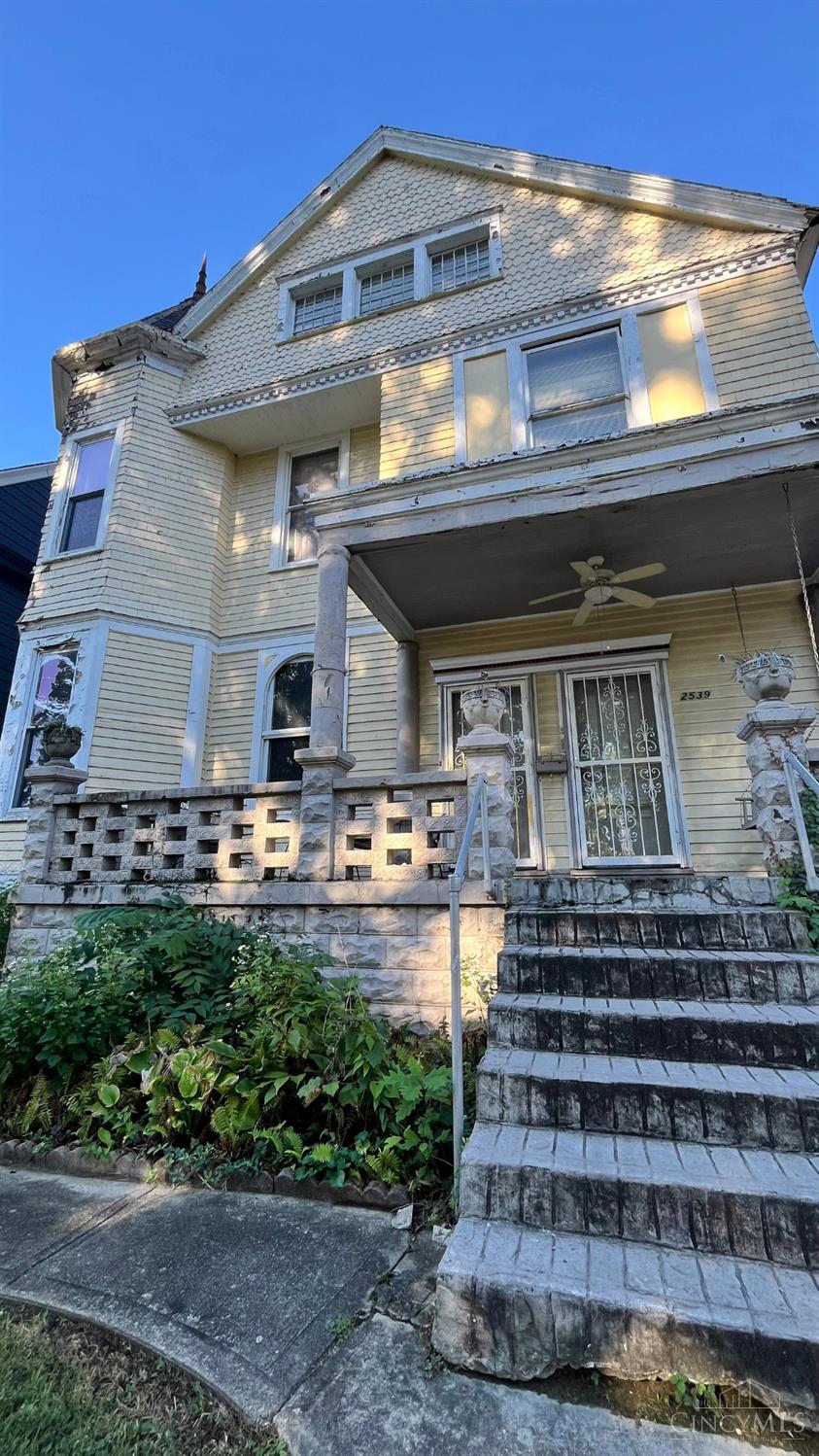 2539 Ingleside Avenue