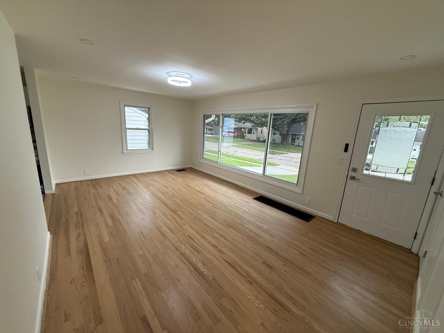 Photo 2 of Single family home for sale at 3985 Mantell Ave, Sycamore Twp, OH 45236 | MLS# 1895130 | Listing updated on 2026-09-28