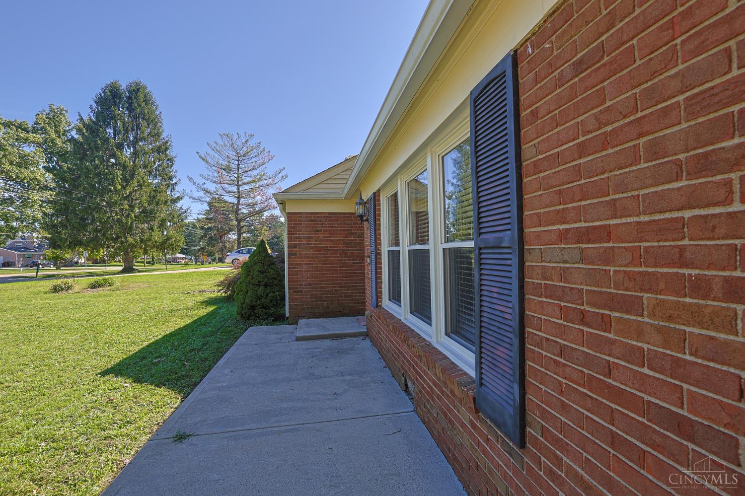 Photo 3 of Sale Pending at 10111 Zig Zag Rd, Blue Ash, OH 45242 | MLS# 1894968 | Listing updated on 2026-09-29