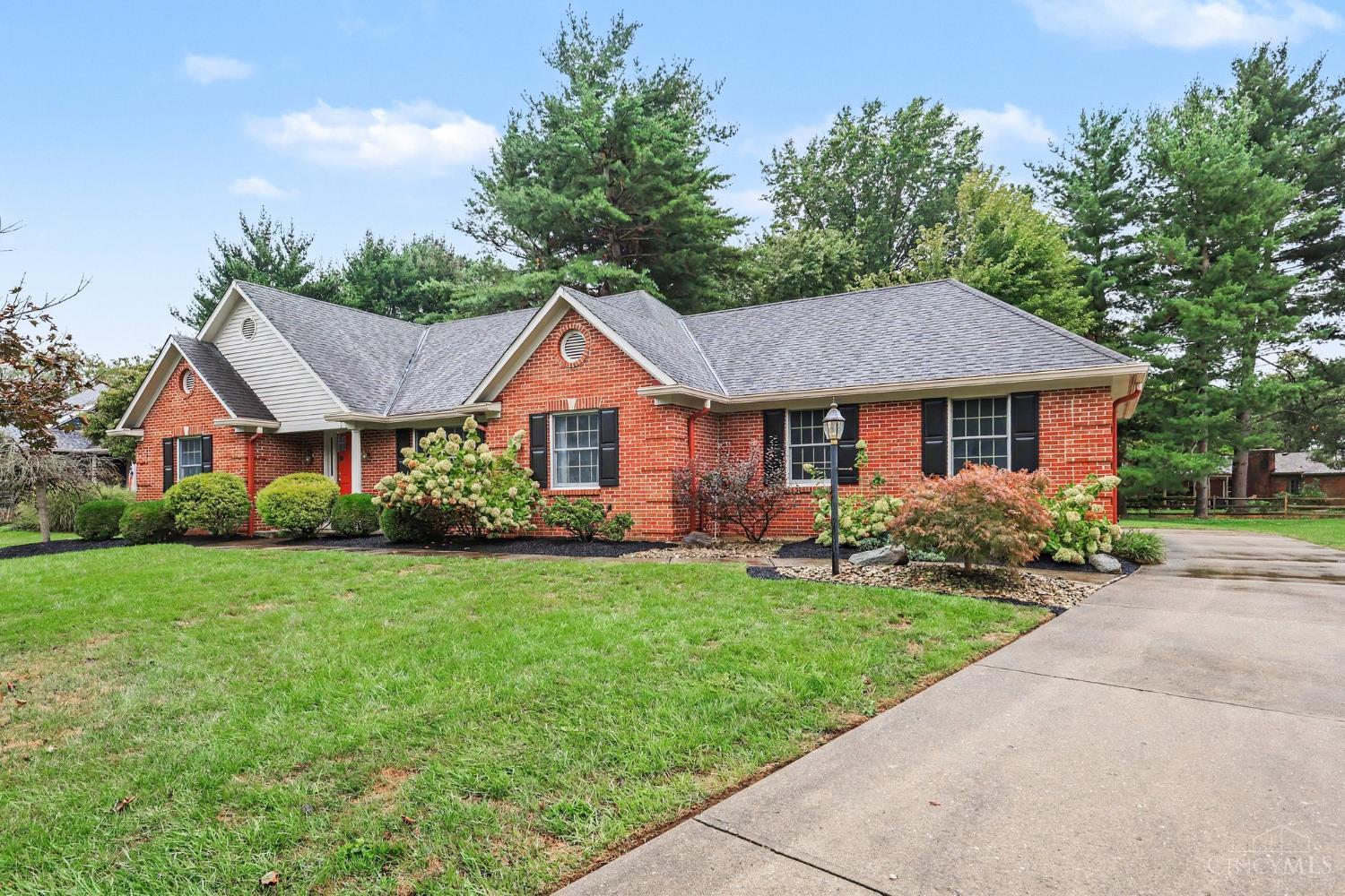 Photo 2 of Sale Pending at 6555 Gwendolyn Dr, Anderson Twp, OH 45230 | MLS# 1895217 | Listing updated on 2026-09-28