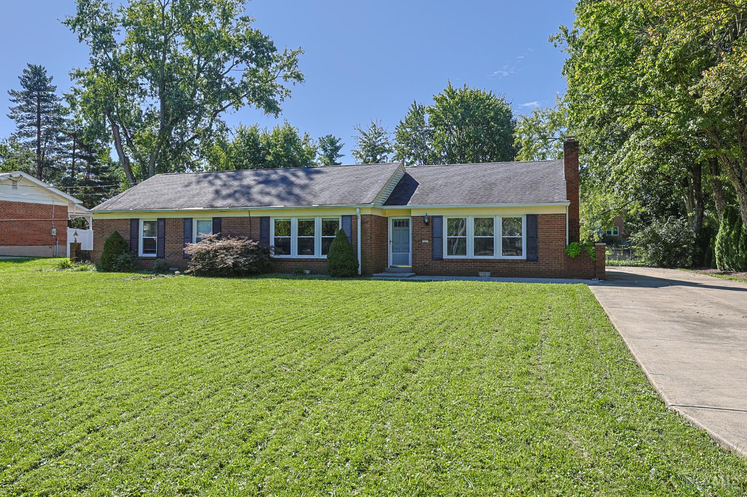 Photo 2 of Sale Pending at 10111 Zig Zag Rd, Blue Ash, OH 45242 | MLS# 1894968 | Listing updated on 2026-09-29