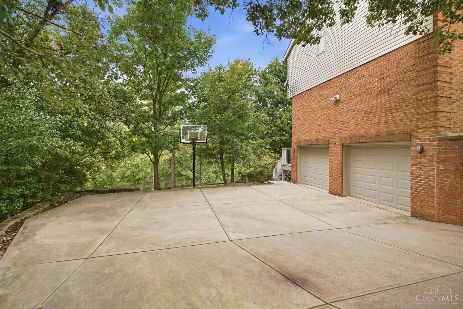 Photo 3 of Single family home for sale at 5800 Windsong Ct, Madeira, OH 45243 | MLS# 1895312 | Listing updated on 2026-09-27