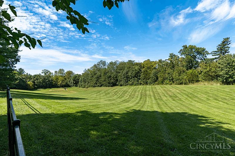 Photo 3 of Single family home for sale at 5025 Rollman Ests Dr, Amberley, OH 45236 | MLS# 1895371 | Listing updated on 2026-10-02